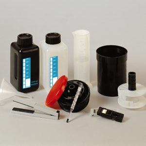 Negativlabor-Set, bestehend aus: Filmabstreifer # 4070, Dosenthermometer # 4081, Filmklammern ...