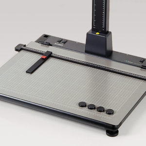 Metallplatte mit vier Rundmagneten und verstellbarem Anschlag für Copylizer und 
Leuchtgrundplatten$