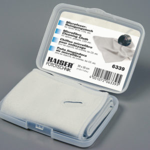 Premium-Microfaser-Reinigungstuch, 30 x 30 cm, silbergrau, mit umsäumtem Rand und Knopfloch, in Kuns$