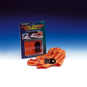 Digital Scanner Cleaning Kit CS-030, bestehend aus Antistatik-Bürste SW-030 und 
Antistatik-Tuch ASC